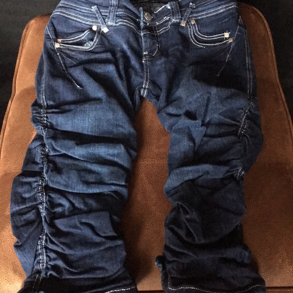 Virgin Only Ruched Side Dart Capri - Picture 3 of 16